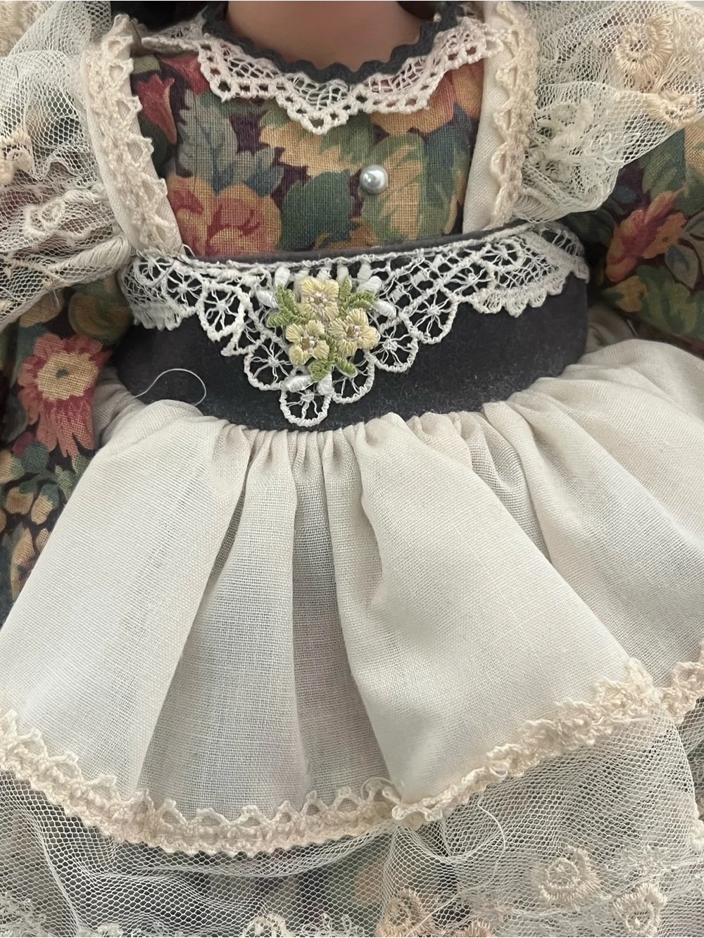 Vintage Collectible Porcelain Doll Madame Alexander “Susie” “Let’s Play Dolls”